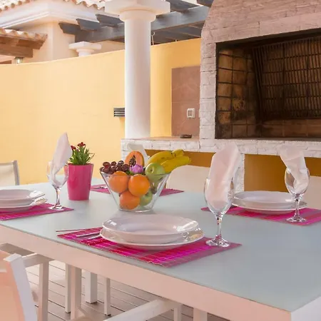 Bella Lucia 1. Piscina Climatizada, Wifi, Bbq. Villa Corralejo