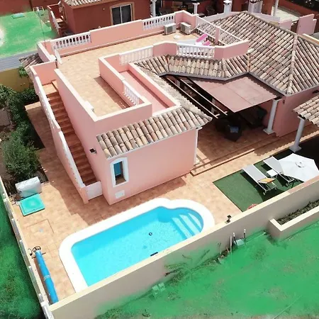 Villa Bella Lucia 1. Piscina Climatizada, Wifi, Bbq. Corralejo